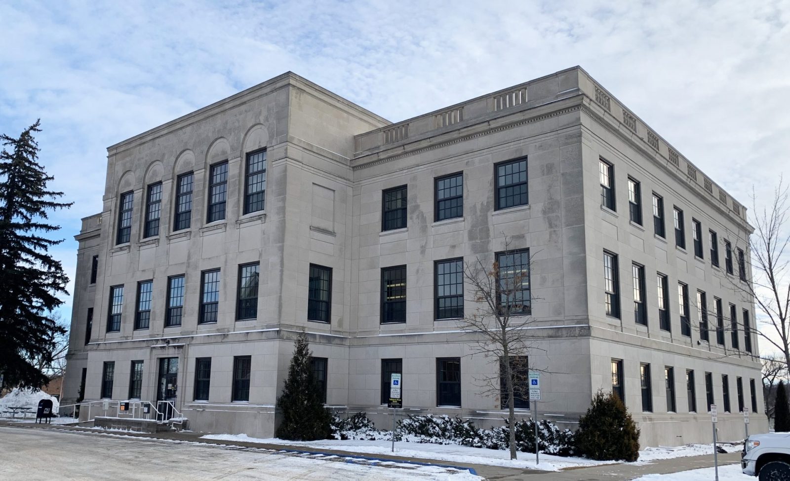 Barnes Co Courthouse 0478